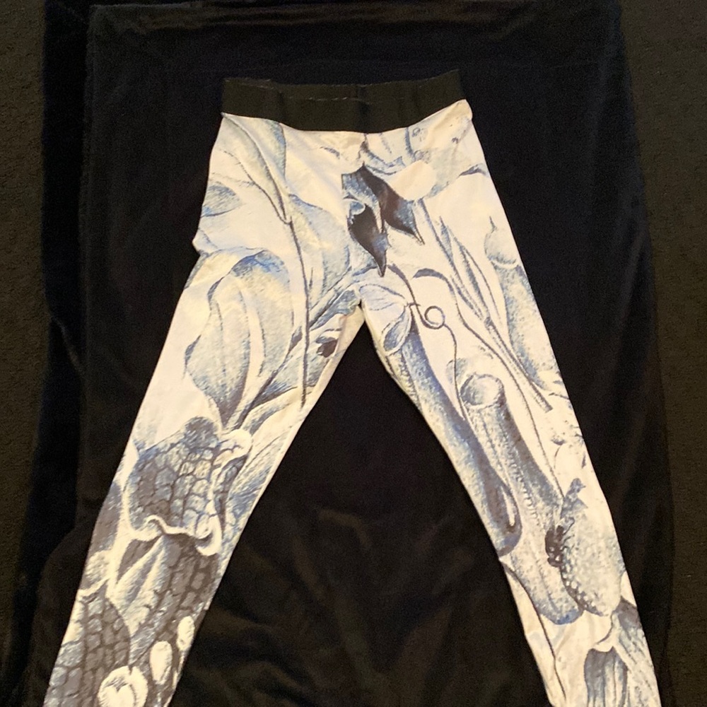 Unique! Multi colored leggings SZ S